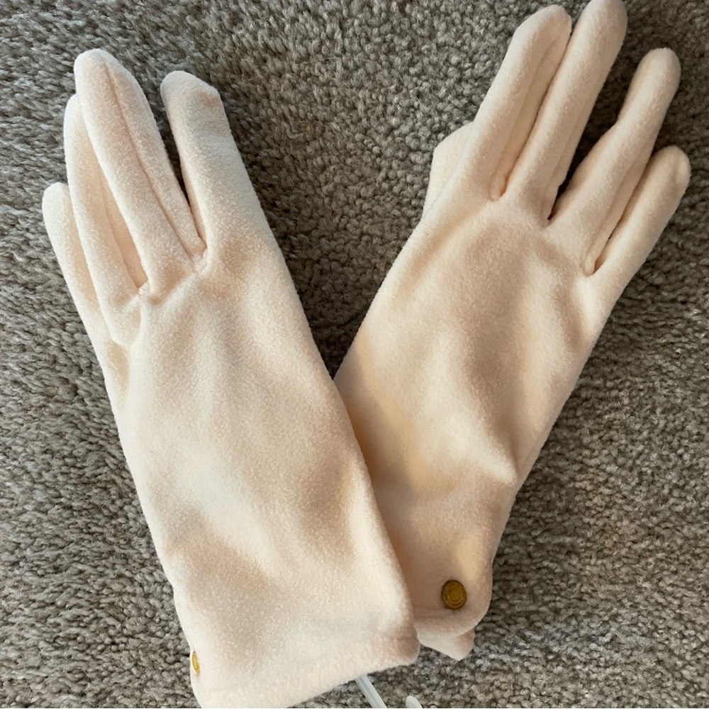New with tags Gap Small/Medium fleece cream coloured gloves